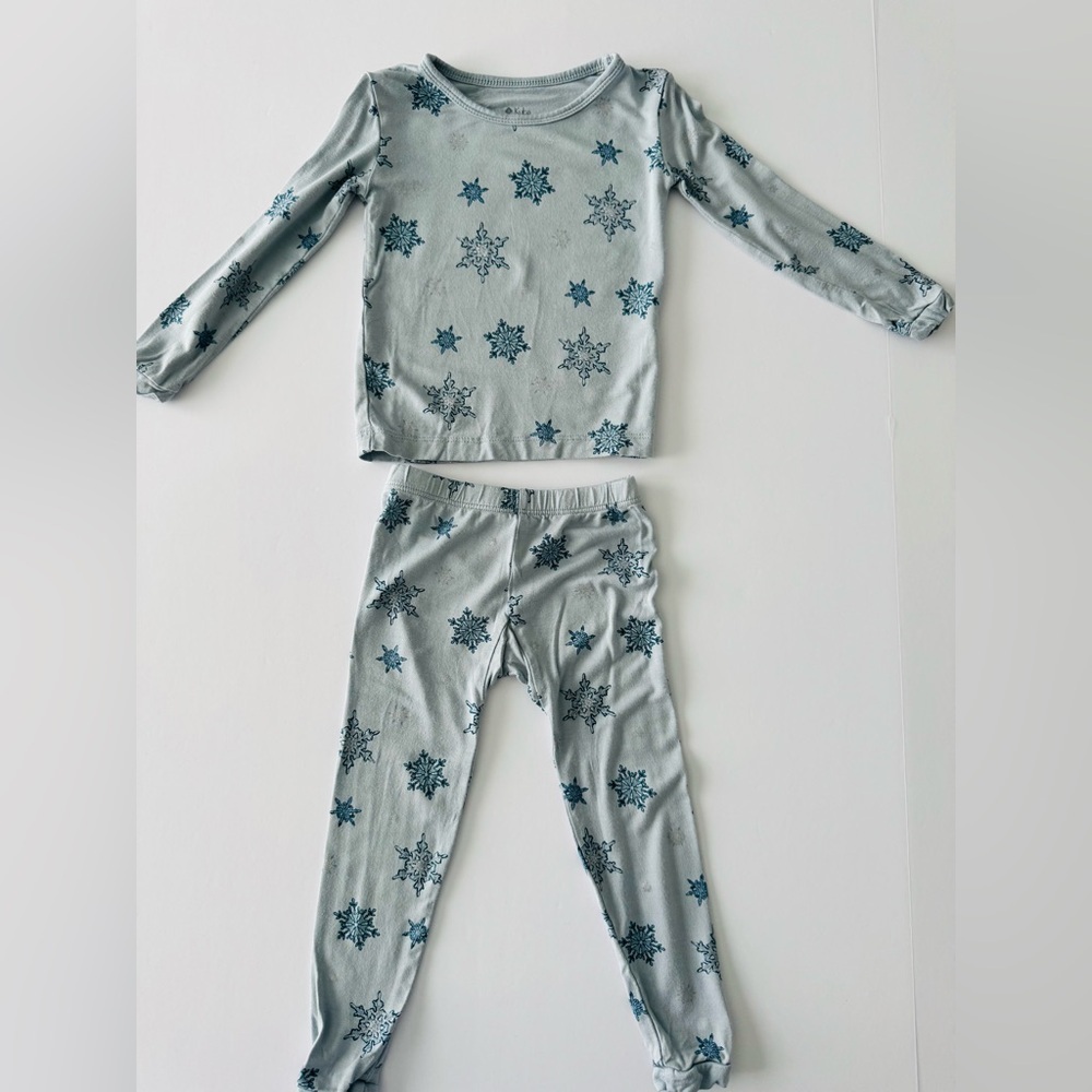 Kyte Baby Snowflake 2 Piece Pajamas Set Size 18-24M
